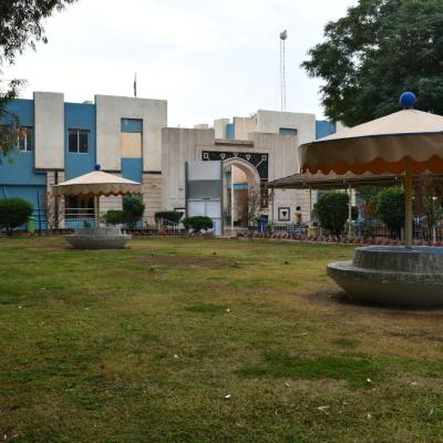 كلية القانون عين على التعليم